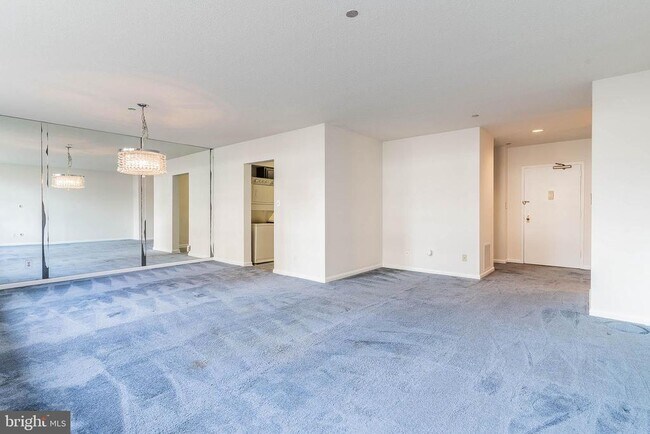 Building Photo - 3709 S George Mason Dr