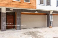 Building Photo - 2318 Stutz Dr