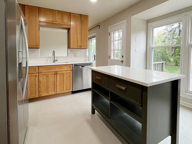 Building Photo - 2020 N Kennicott Dr