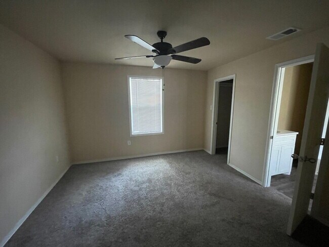Building Photo - Beautiful Remodel Close to TTU