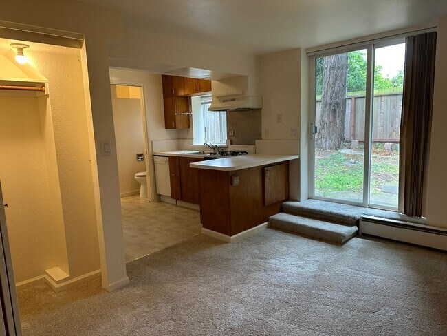 Building Photo - 442 Judson Ave