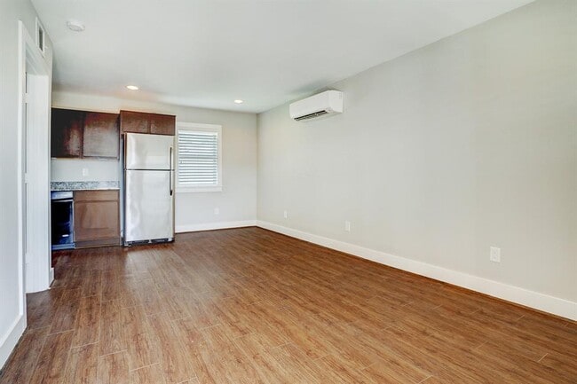 Building Photo - 3611 Murworth Dr