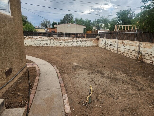 Building Photo - 1217 Girard Blvd NE