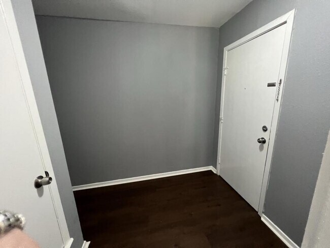 Building Photo - 3300 Winderemere Drive