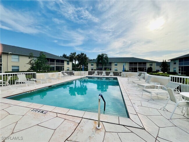 Building Photo - 613 Squire Cir