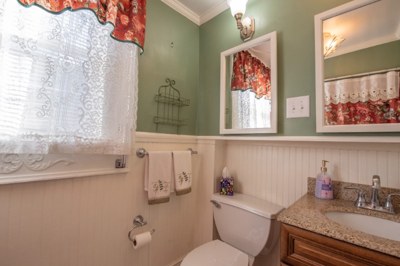 Building Photo - 209 W 1st St