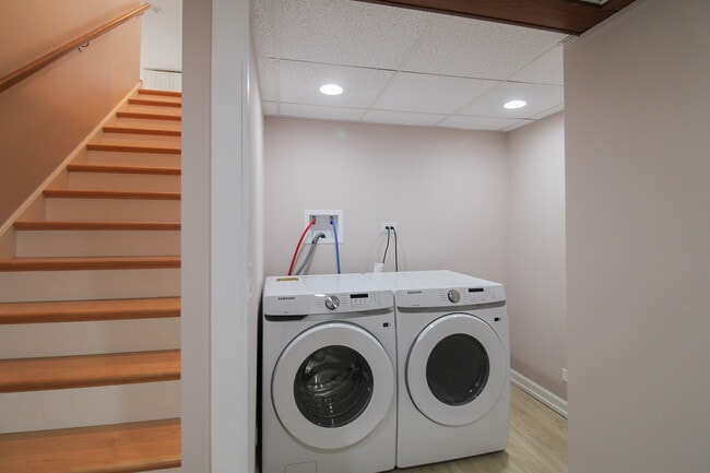 Building Photo - 71 Lake Shore Dr