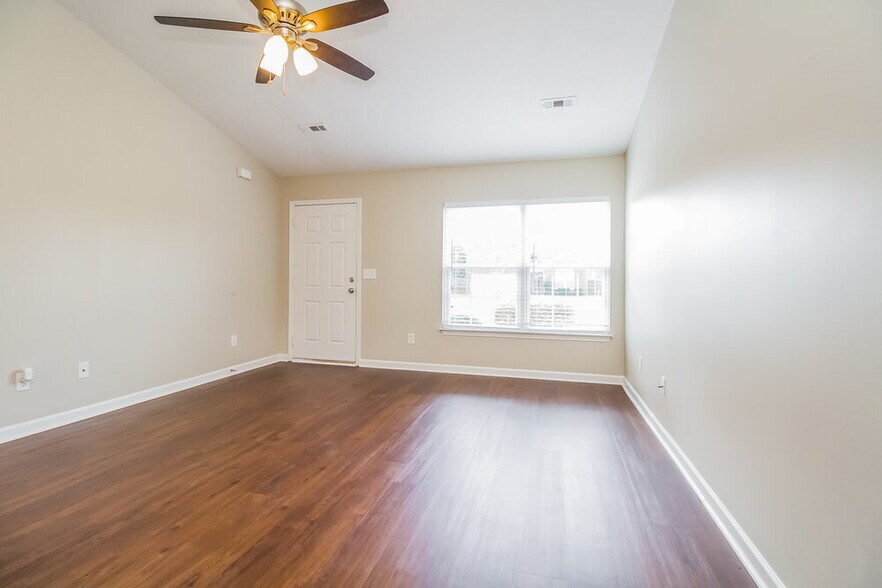 Building Photo - 3014 Deer Trail Dr