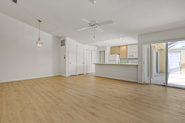Building Photo - 1301 Sun Terrace Ct