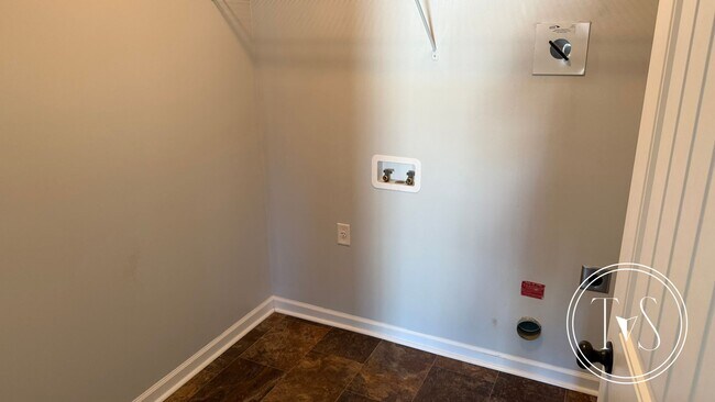 Building Photo - RATE DROP ALERT (was $3200/month)!