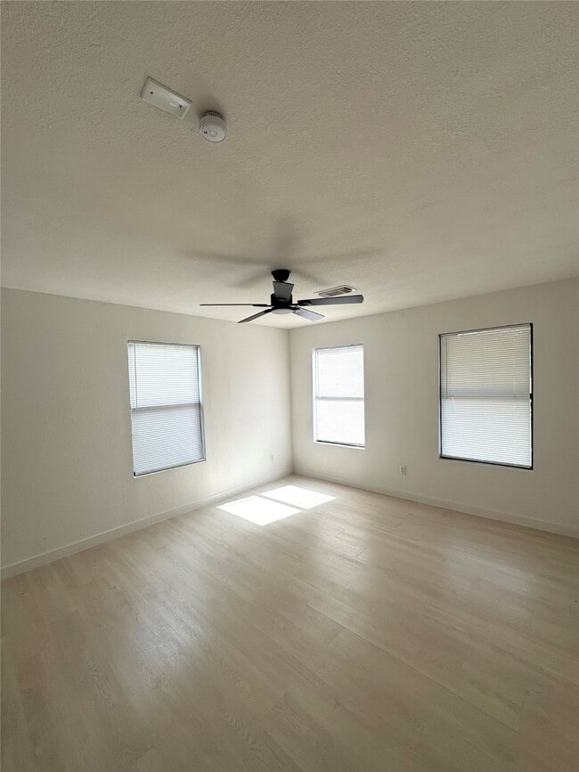 Building Photo - 7640 Broadview Dr