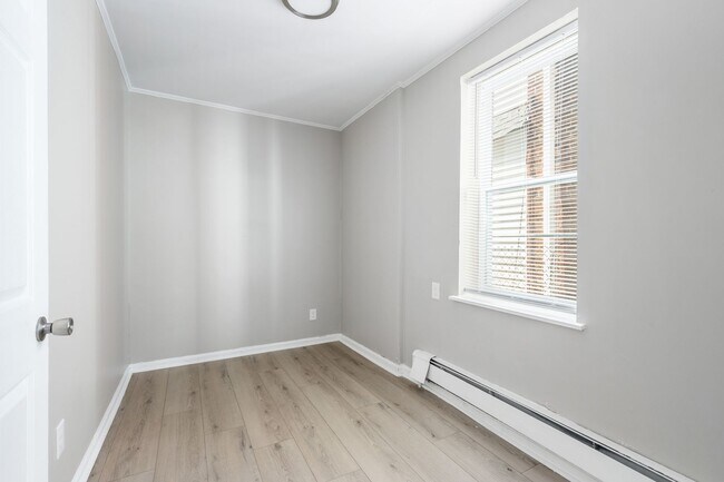 Building Photo - 3400 Reach St