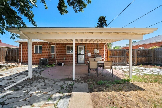 Building Photo - 3021 Olive St