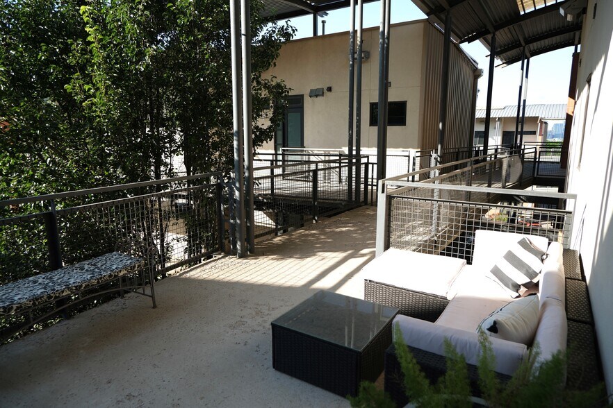 Building Photo - 2525 S Lamar Blvd