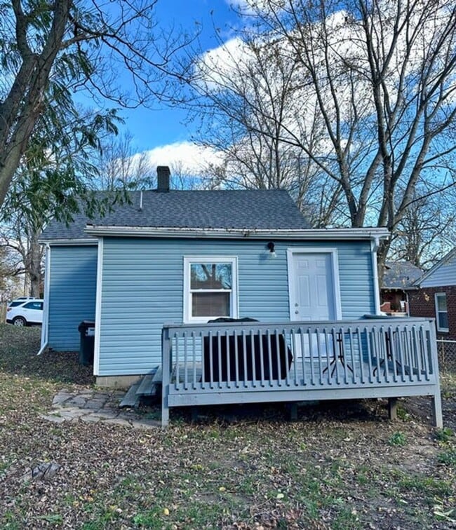 Building Photo - 205 7th St