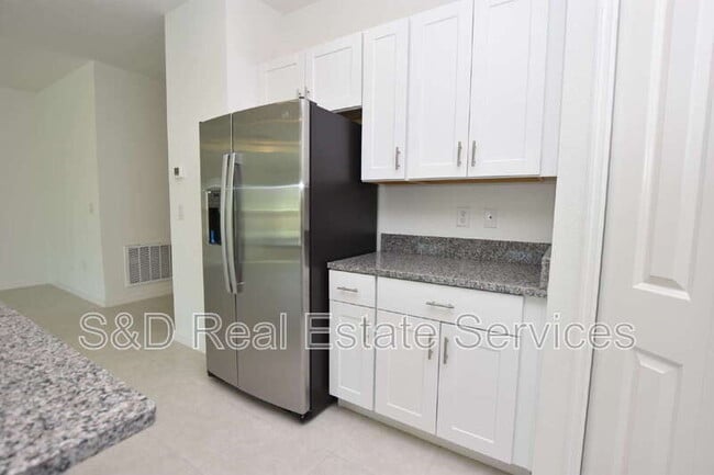 Building Photo - 1940 Red Lp