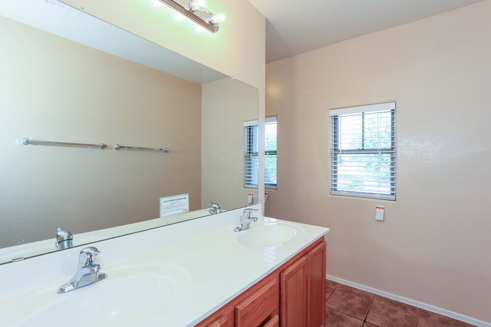 Building Photo - 14807 W Larkspur Dr