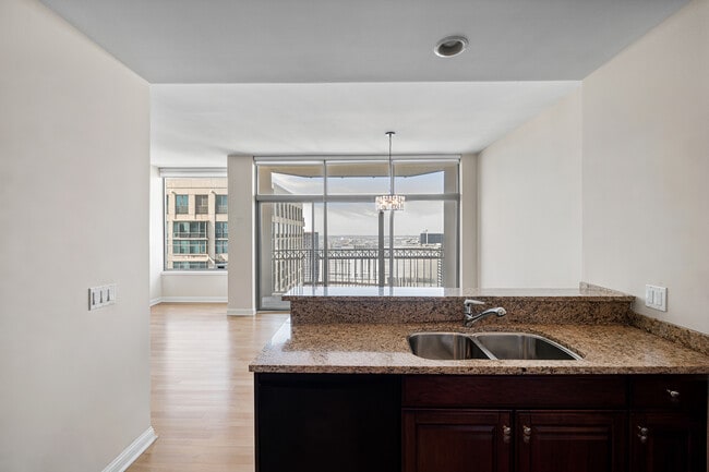 Building Photo - 21 E Huron St