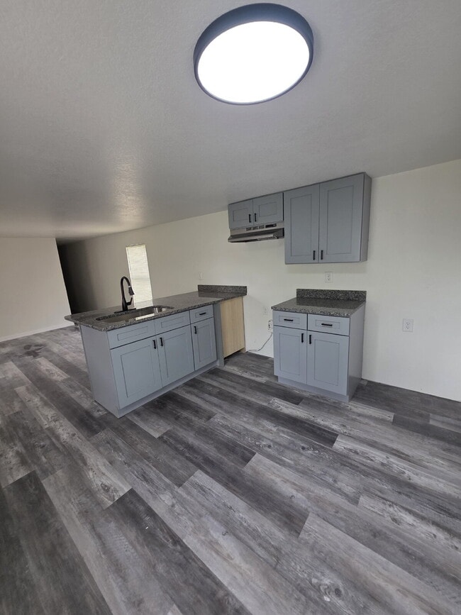 Building Photo - "Charming 2-Bedroom Gem in the Heart of Winter Haven – Your Cozy Retreat Awaits!"