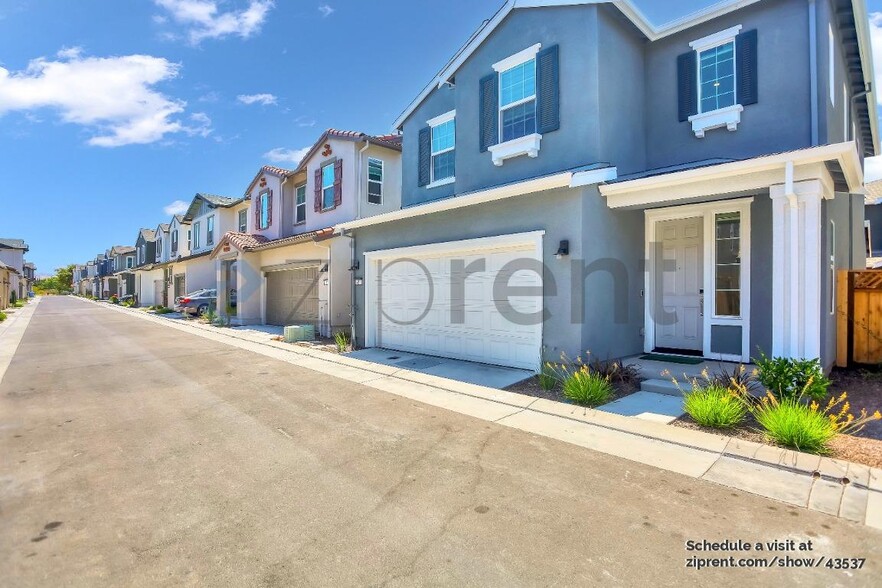 Building Photo - 435 N Geyserville Wy