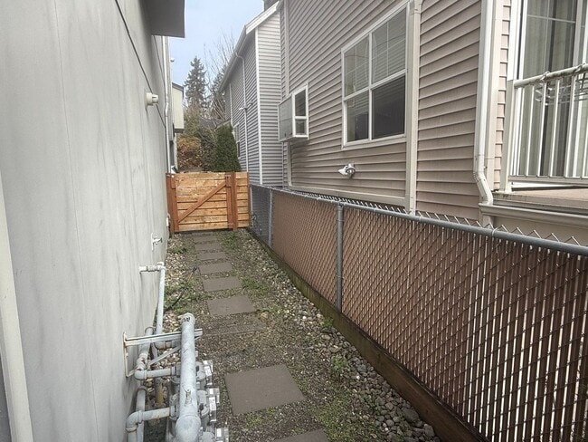 Building Photo - Northgate Townhome