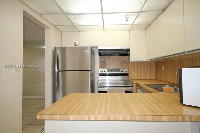 Building Photo - 17890 W Dixie Hwy