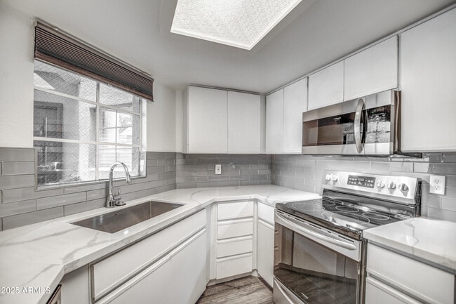Building Photo - 4850 E Desert Cove Ave