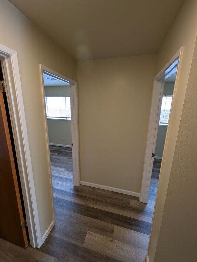 Building Photo - 4647 E Rishell Ct