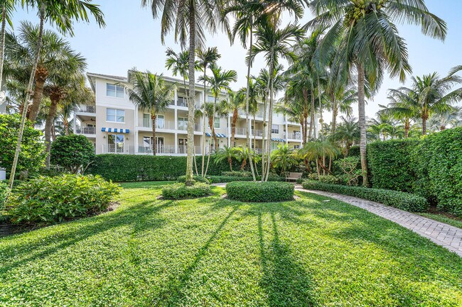 Building Photo - 1024 Bay Colony Dr S