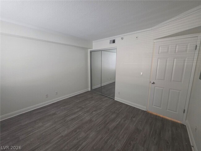 Building Photo - 2750 S Durango Dr