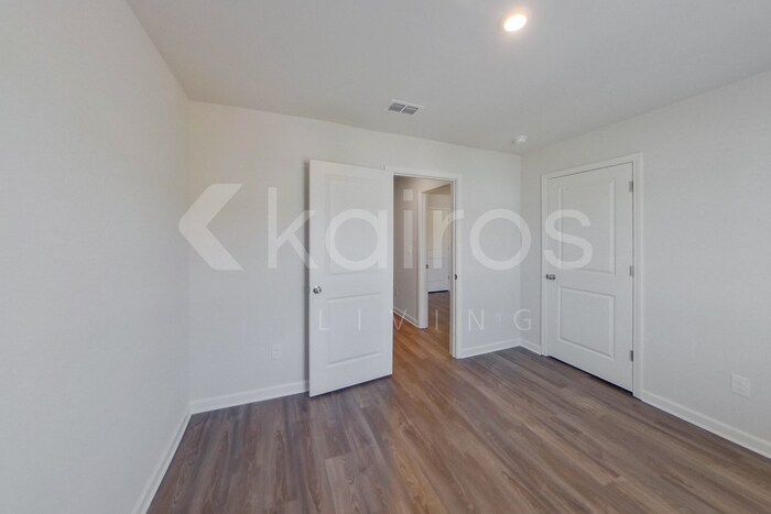 Building Photo - 325 Ironwood Ct