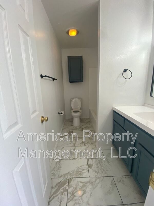 Building Photo - 6318 S Newport Ave