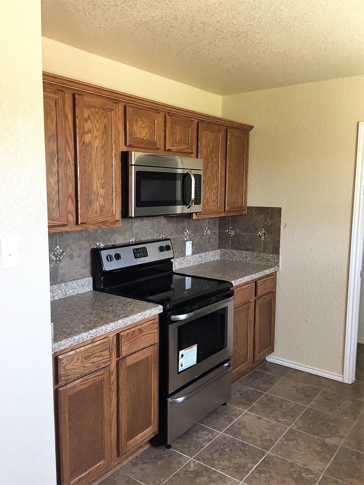 Building Photo - 941 Brookview Dr