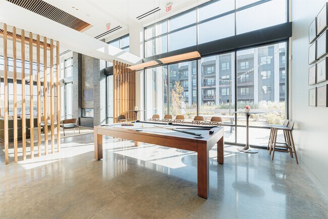 Building Photo - 10505 Deerwood Rd