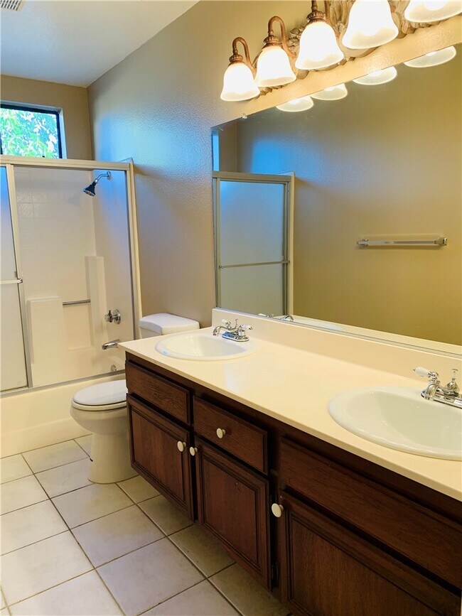 Building Photo - 23665 Meadcliff Pl