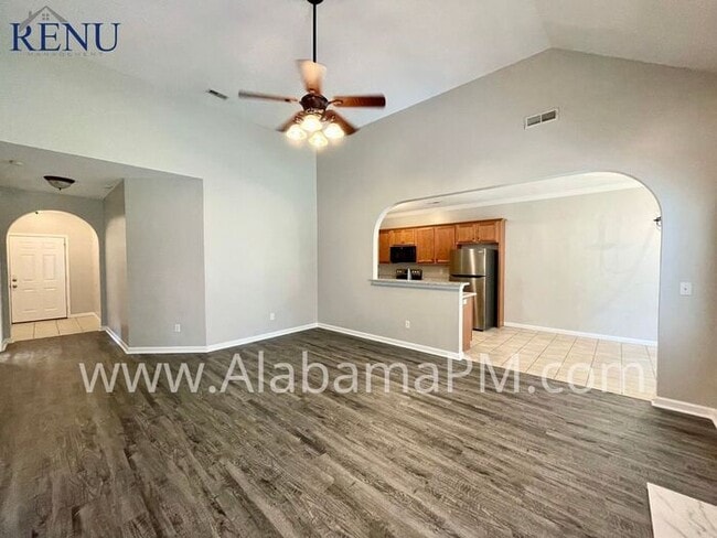 Building Photo - NEW PRICE!!