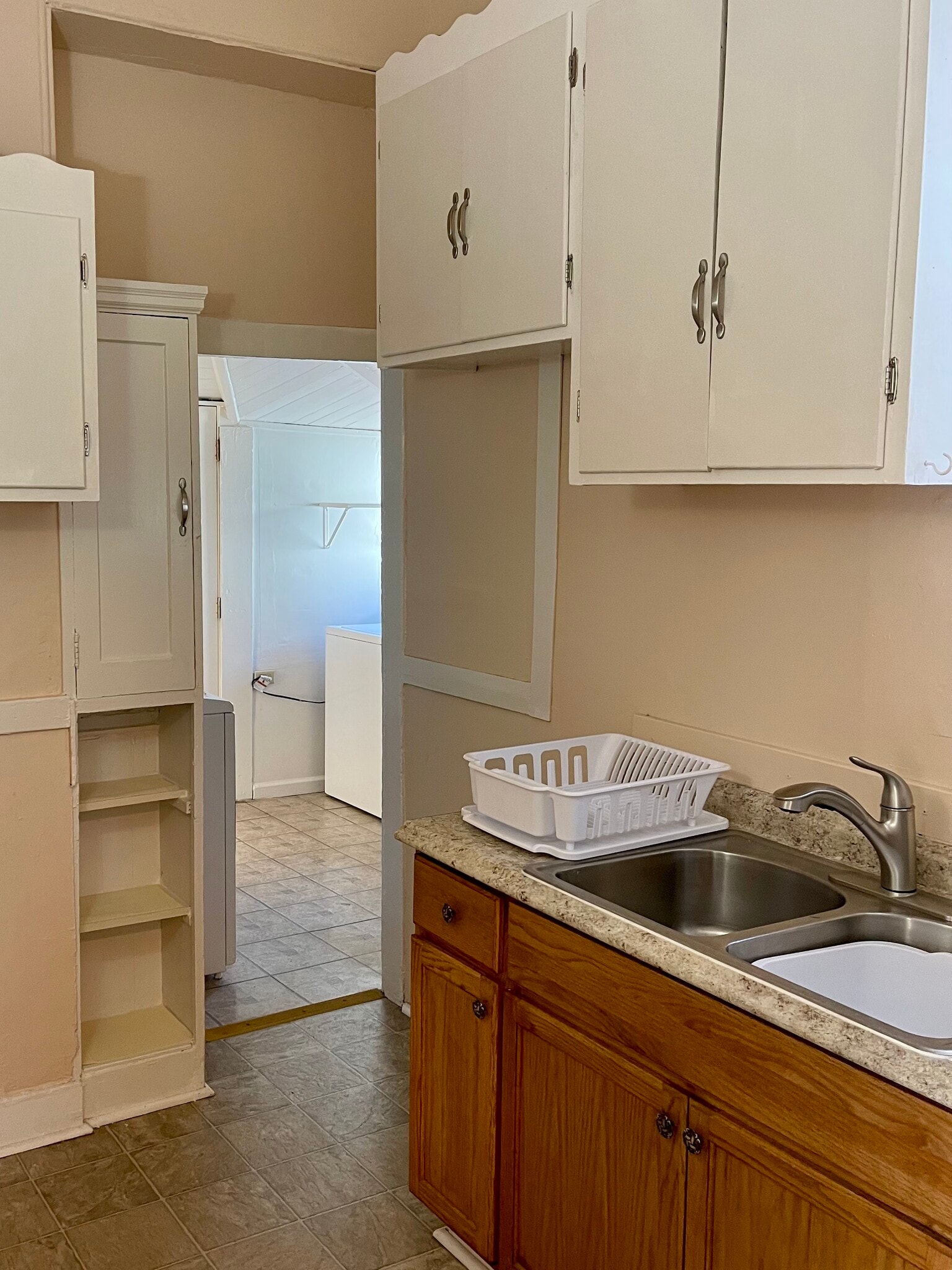 kitchen sink - 1231 E 19th St