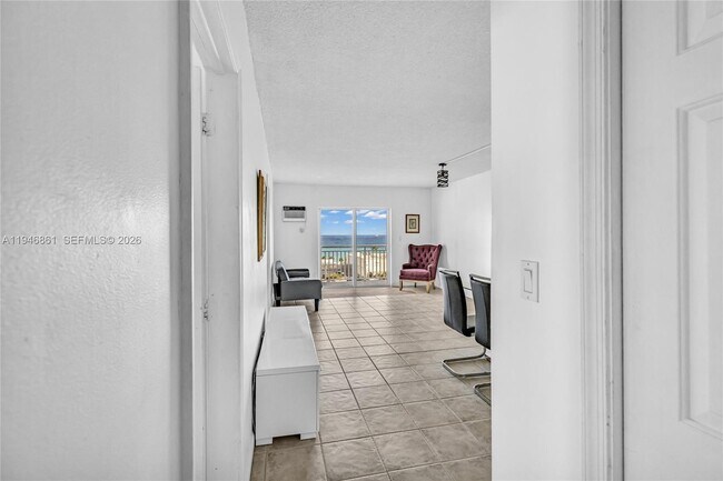 Building Photo - 200 S Birch Rd