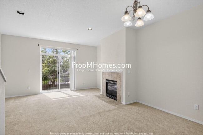 Building Photo - Spacious Three Bedroom Townhome in the Heart of Beaverton!