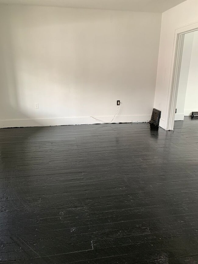 Building Photo - 718 Rosswell Ave