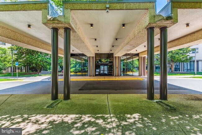 Building Photo - 5225 Pooks Hill Rd