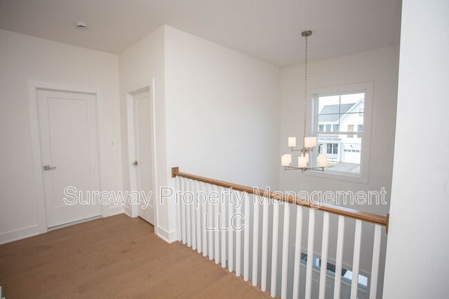 Building Photo - 7 Cole Pl