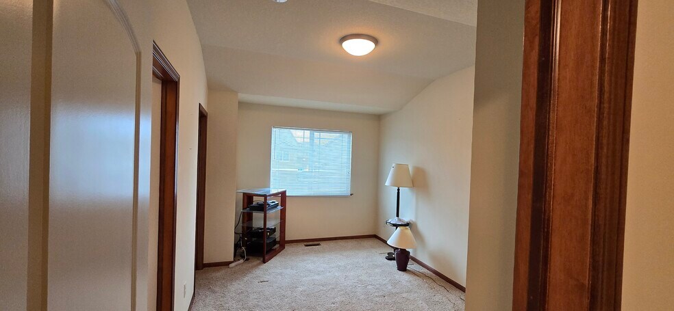 Building Photo - 821 SE Crossings Ln