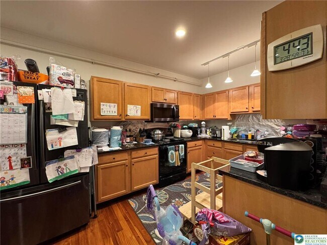 Building Photo - 11 W 2nd St