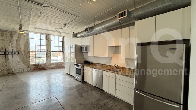 Building Photo - 1122 Jackson St