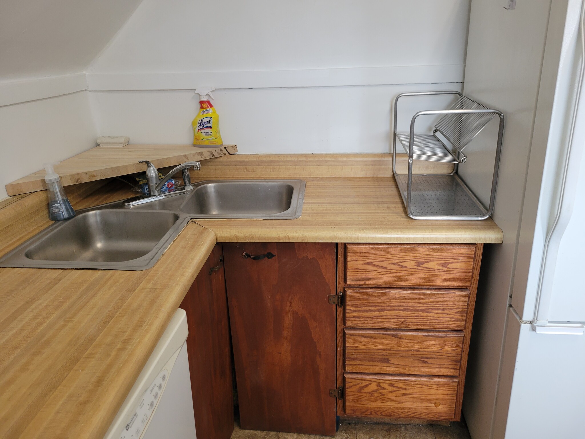 15 linear ft countertop - 2320 W Eastwood Ave