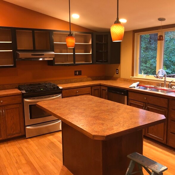 Building Photo - 223 Gibson St