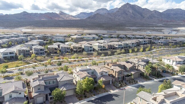 Building Photo - 367 Pollino Peaks St