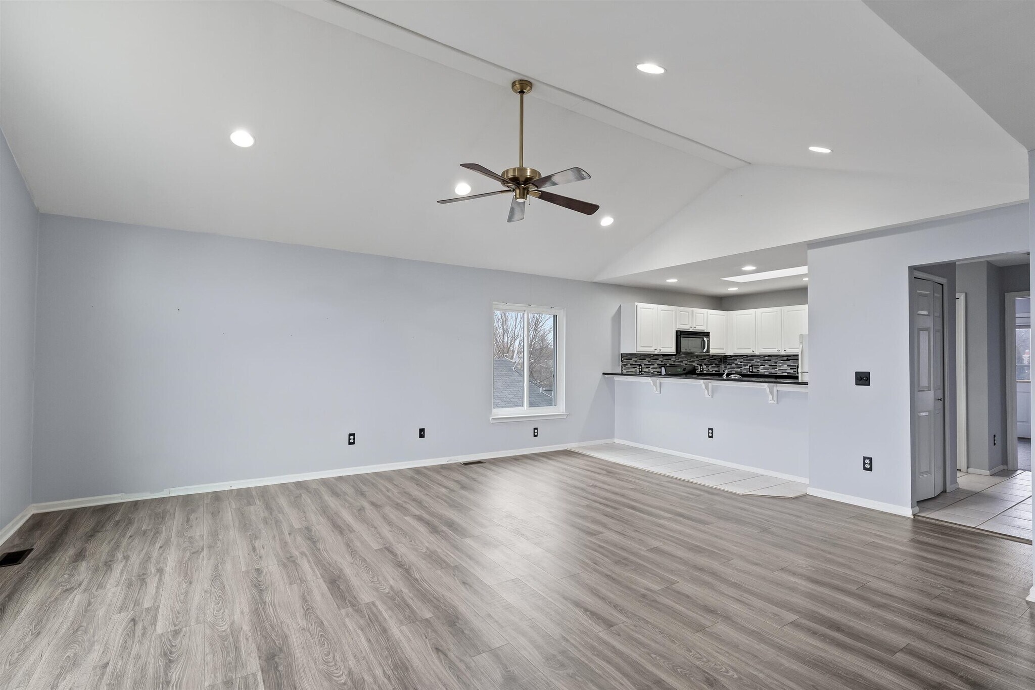 Building Photo - 512 W 12 Mile Rd