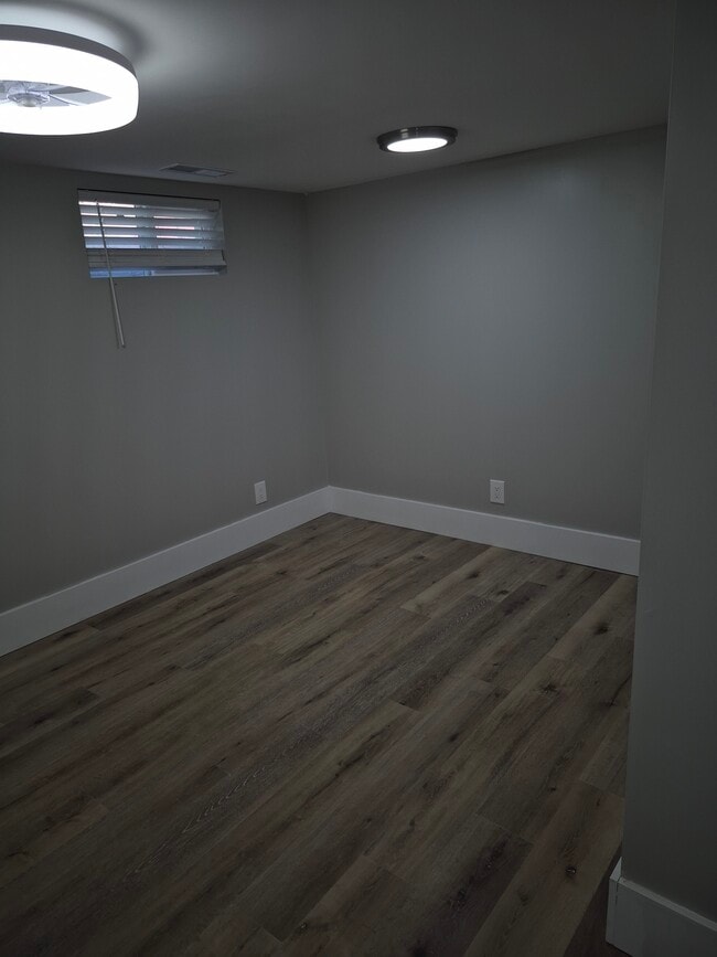 Building Photo - 509 Swan St